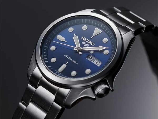 Top Features to Look for in Men’s Stainless-Steel Watches