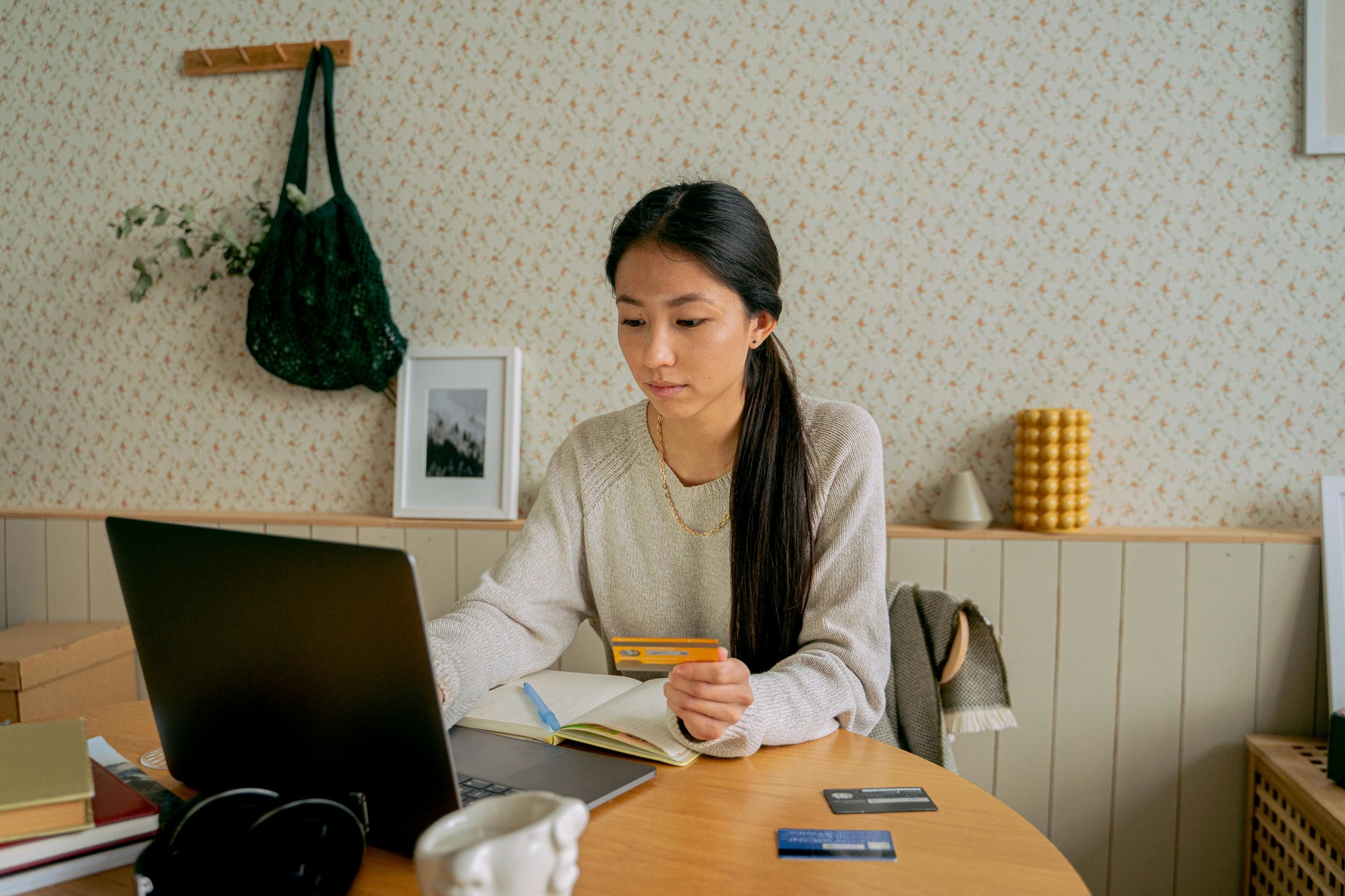 Understanding Privacy and Confidentiality in Online Therapy